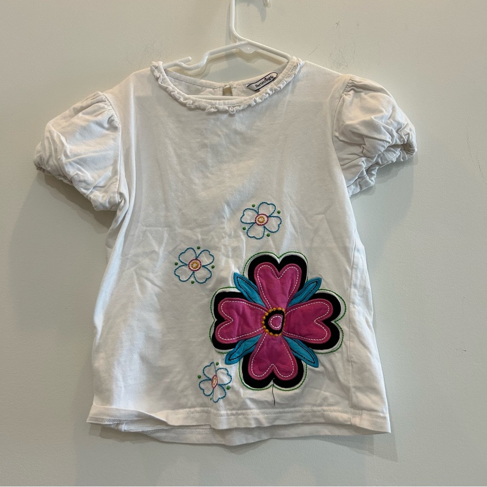 Hartstring white flower shirt. Size 10.
